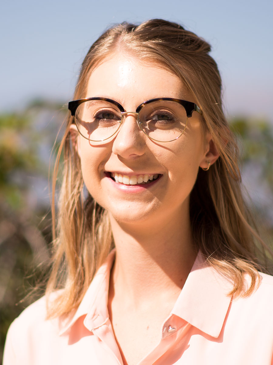 Rachel J Menkhus